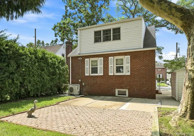 Photo 3 of Single family home for sale at 201 E Chester St, Hempstead, NY 11580 | MLS# 1040143 | Listing updated on 2026-09-13