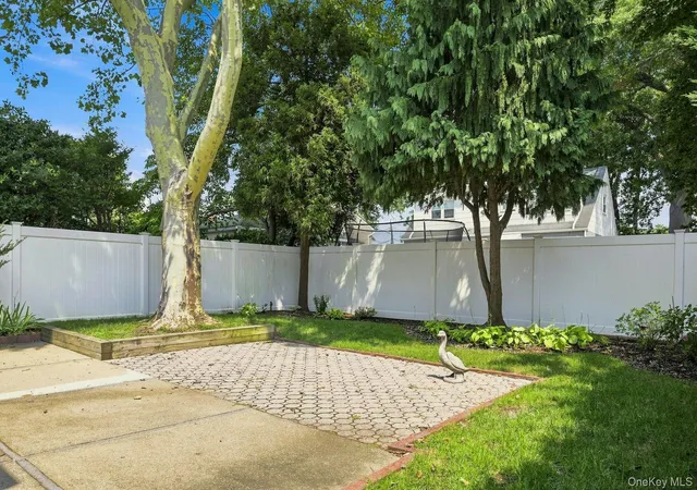 Photo 4 of Single family home for sale at 201 E Chester St, Hempstead, NY 11580 | MLS# 1040143 | Listing updated on 2026-09-13