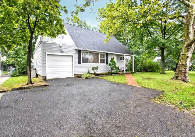 Photo 3 of Single family home for sale at 50 Commander Ave, Hempstead, NY 11530 | MLS# 1040420 | Listing updated on 2026-09-14