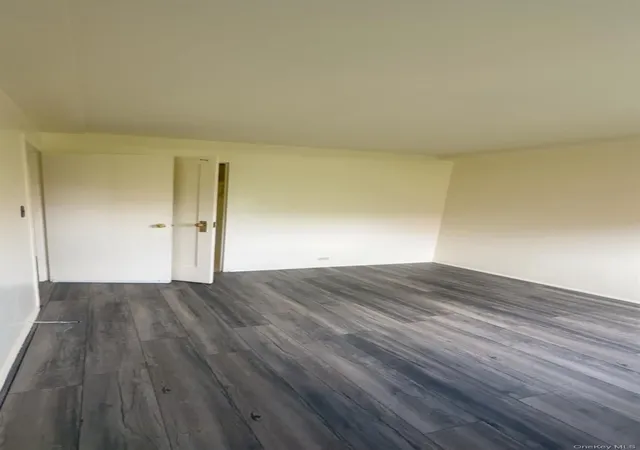 Listing Photo 5 - Condo for sale in building located at 1530 Archer Rd, New York, NY 10462 - Unit #7H
