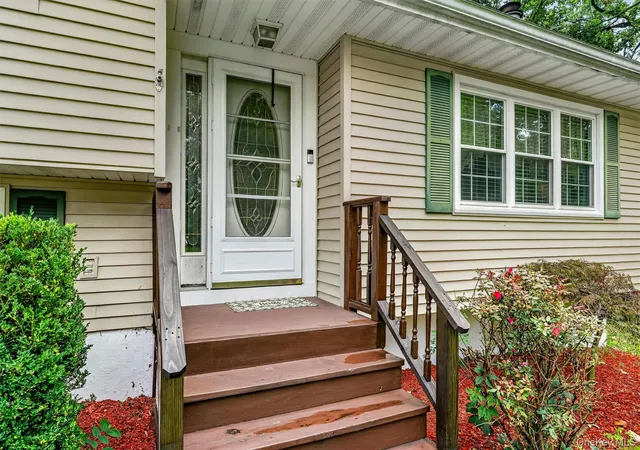 Photo 3 of Single family home for sale at 22 Elliott Pl, Wawayanda, NY 10958 | MLS# 1040572 | Listing updated on 2026-09-15