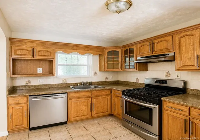 Photo 3 of Single family home for sale at 3029 Matthews Ave, New York, NY 10467 | MLS# 1040592 | Listing updated on 2026-09-15