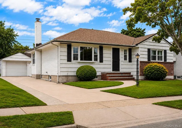 Photo 1 of Single family home for sale at 75 Linden Blvd, Oyster Bay, NY 11801 | MLS# 1040933 | Listing updated on 2026-09-13