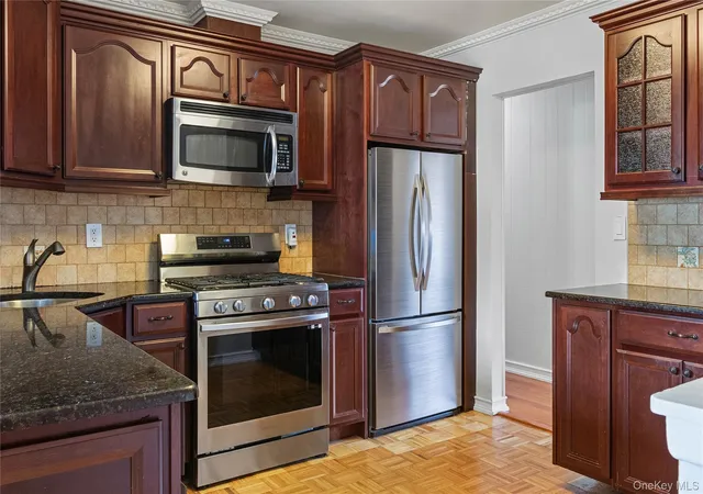 Photo 2 of Single family home for sale at 75 Linden Blvd, Oyster Bay, NY 11801 | MLS# 1040933 | Listing updated on 2026-09-13