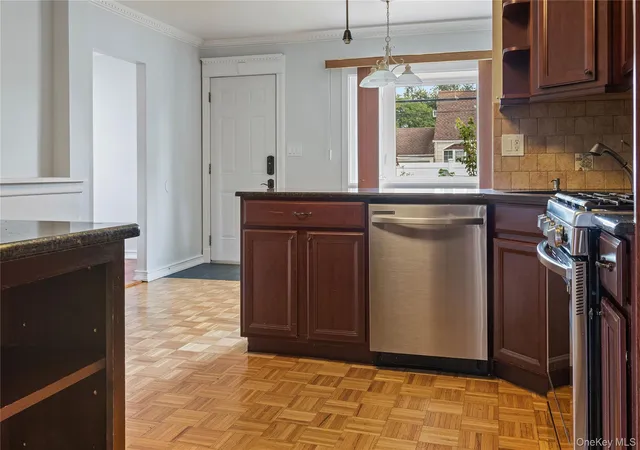 Photo 3 of Single family home for sale at 75 Linden Blvd, Oyster Bay, NY 11801 | MLS# 1040933 | Listing updated on 2026-09-13