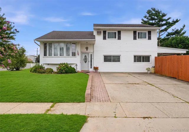 Photo 2 of Single family home for sale at 245 Seaford Ave, Oyster Bay, NY 11758 | MLS# 1040960 | Listing updated on 2026-10-03