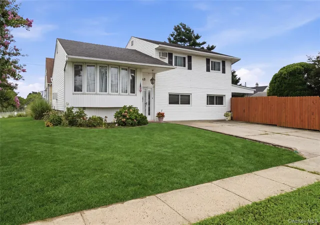 Photo 3 of Single family home for sale at 245 Seaford Ave, Oyster Bay, NY 11758 | MLS# 1040960 | Listing updated on 2026-10-03