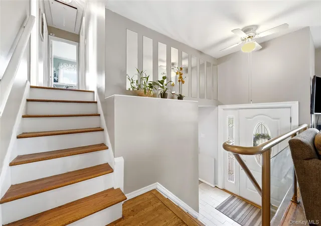 Photo 4 of Single family home for sale at 245 Seaford Ave, Oyster Bay, NY 11758 | MLS# 1040960 | Listing updated on 2026-10-03