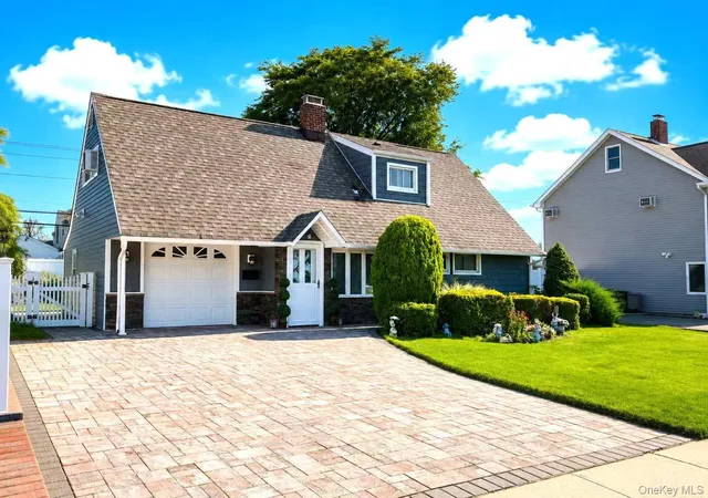 Photo 2 of Single family home for sale at 31 Sunrise Ln, Hempstead, NY 11756 | MLS# 1041209 | Listing updated on 2026-09-13