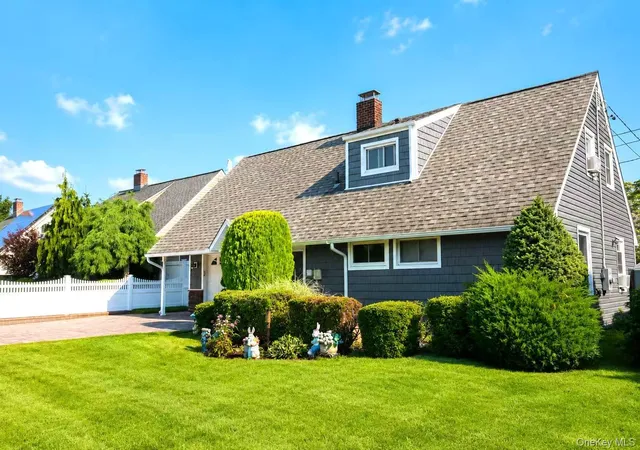 Photo 3 of Single family home for sale at 31 Sunrise Ln, Hempstead, NY 11756 | MLS# 1041209 | Listing updated on 2026-09-13