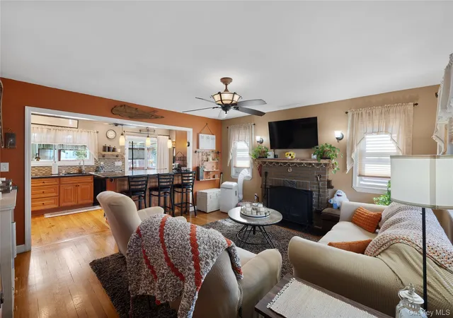 Photo 3 of Single family home for sale at 733 9th Street, West Babylon, NY 11704 | MLS# 1041530 | Listing updated on 2026-09-24