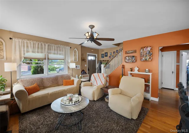 Photo 3 of Single family home for sale at 733 9th Street, West Babylon, NY 11704 | MLS# 1041530 | Listing updated on 2026-09-24