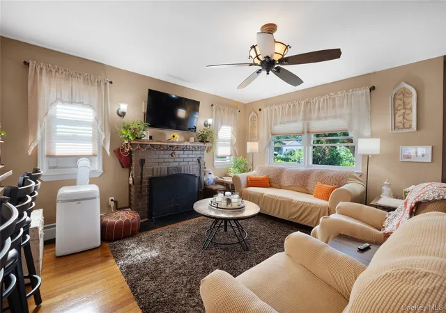 Photo 4 of Single family home for sale at 733 9th Street, West Babylon, NY 11704 | MLS# 1041530 | Listing updated on 2026-09-24