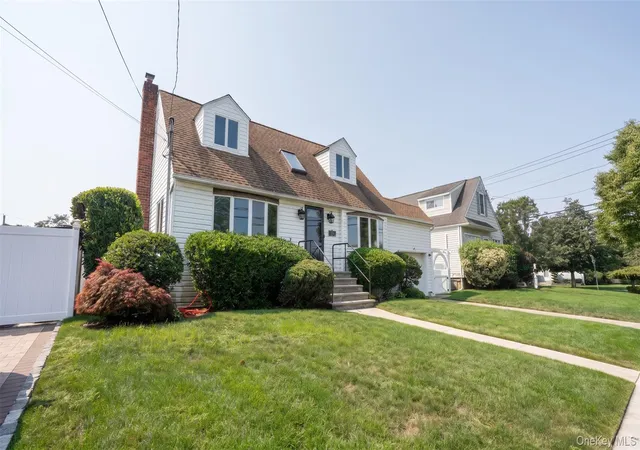 Photo 1 of Single family home for sale at 265 Weidner Ave, Hempstead, NY 11572 | MLS# 1041765 | Listing updated on 2026-09-13
