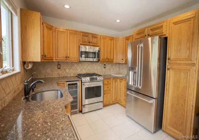 Photo 4 of Single family home for sale at 265 Weidner Ave, Hempstead, NY 11572 | MLS# 1041765 | Listing updated on 2026-09-13