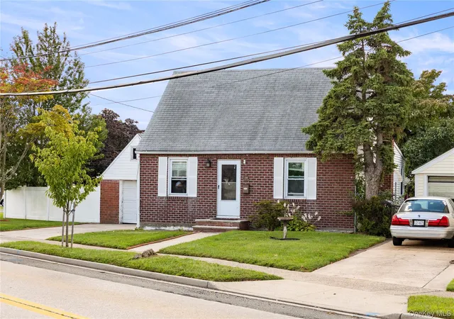 Photo 3 of Single family home for sale at 236 Dogwood Ave, Hempstead, NY 11010 | MLS# 1042284 | Listing updated on 2026-09-15