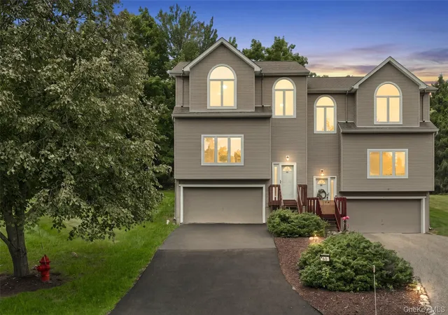 Photo 1 of Single family home for sale at 60 Rockridge Dr, Woodbury, NY 10930 | MLS# 1042318 | Listing updated on 2026-10-04