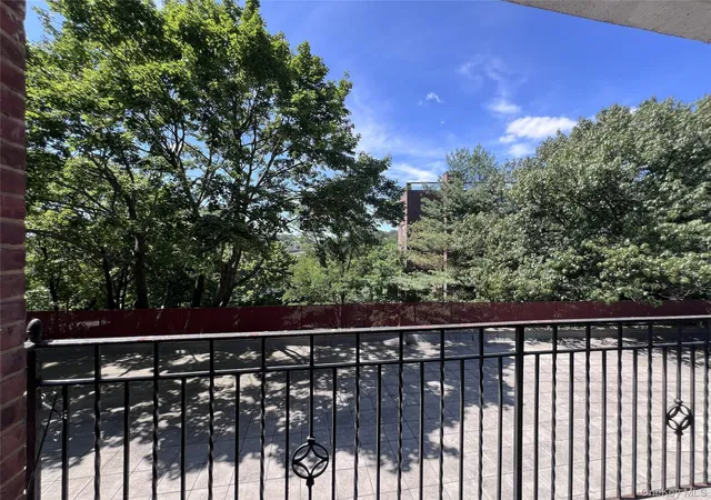 Listing Photo 1 - Condo for sale in building located at 280 Collins, Mount Vernon, NY 10552 - Unit #2B