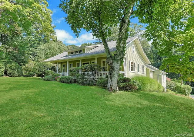 Photo 3 of Single family home for sale at 35 Grandview Ave, Mount Pleasant, NY 10570 | MLS# 1042508 | Listing updated on 2026-09-17