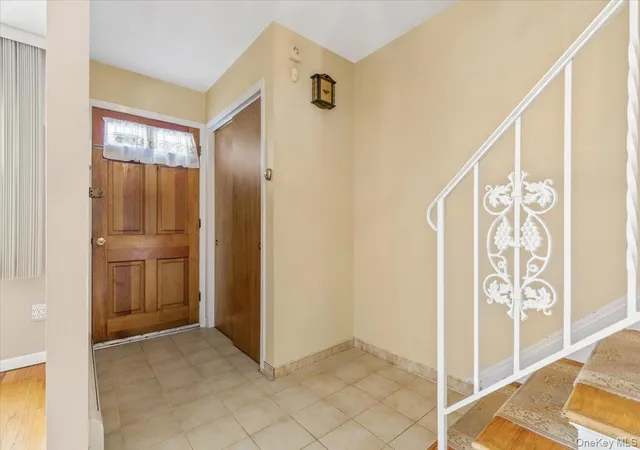 Photo 3 of Sale Pending at 1098 Midland Ave, Yonkers, NY 10708 | MLS# 1042801 | Listing updated on 2026-09-24