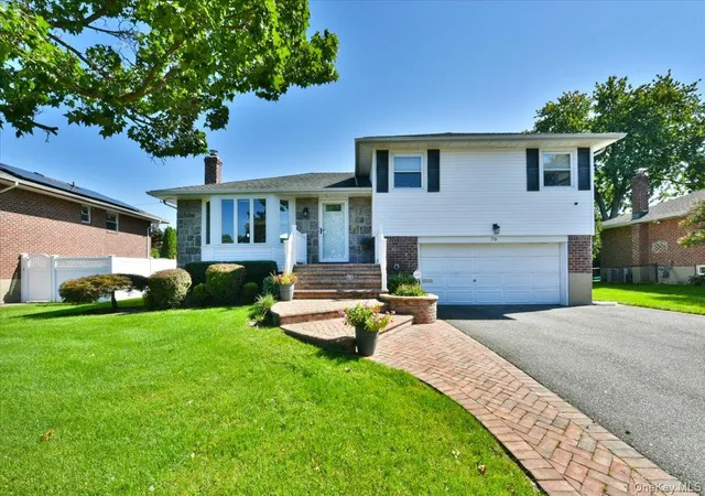 Single family home for sale at 70 Glenwood Rd, Oyster Bay, NY 11803 | MLS# 1042827