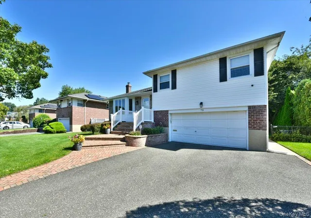 Photo 3 of Single family home for sale at 70 Glenwood Rd, Oyster Bay, NY 11803 | MLS# 1042827 | Listing updated on 2026-09-19