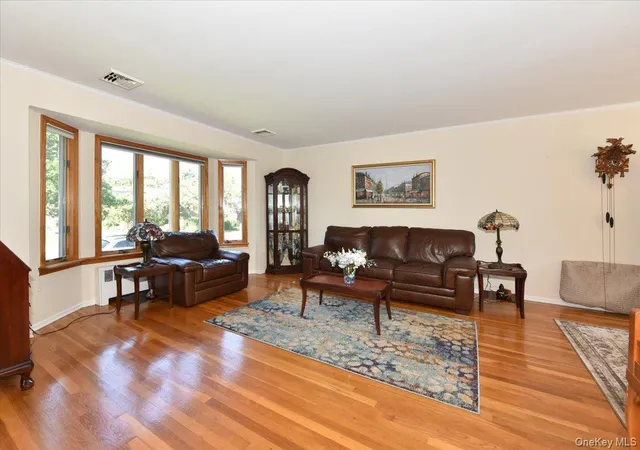 Photo 4 of Single family home for sale at 70 Glenwood Rd, Oyster Bay, NY 11803 | MLS# 1042827 | Listing updated on 2026-09-14