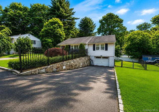 Photo 2 of Single family home for sale at 3 School St, Cortlandt, NY 10567 | MLS# 1042869 | Listing updated on 2026-09-14