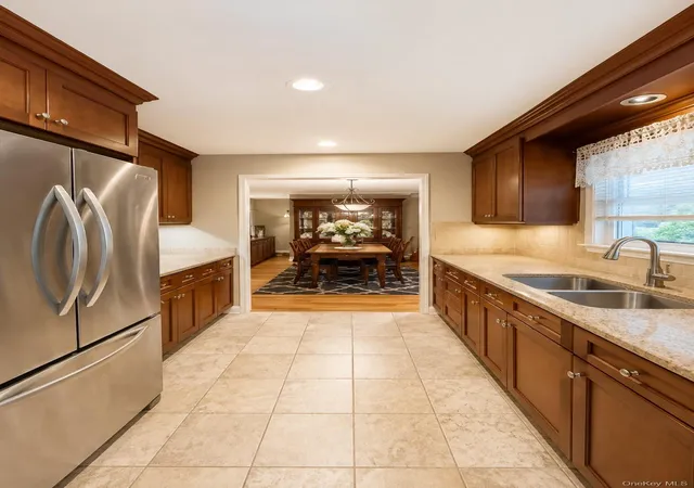 Photo 3 of Single family home for sale at 3 School St, Cortlandt, NY 10567 | MLS# 1042869 | Listing updated on 2026-10-23