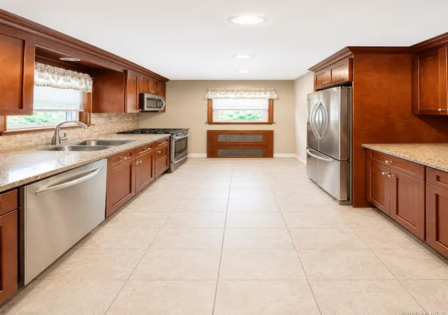 Photo 4 of Single family home for sale at 3 School St, Cortlandt, NY 10567 | MLS# 1042869 | Listing updated on 2026-10-23