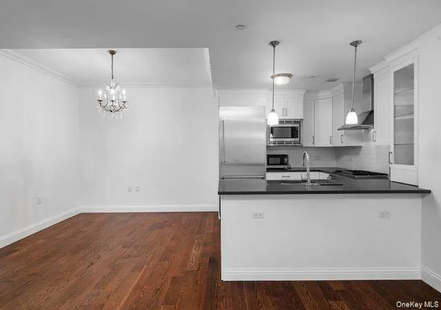 Listing Photo 4 - Condo for sale in building located at 10 Byron Pl, Mamaroneck, NY 10538 - Unit #310