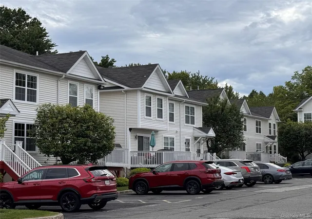 Listing Photo 3 - Condo for sale in building located at 35 Lexington Wy, Middletown, NY 10940