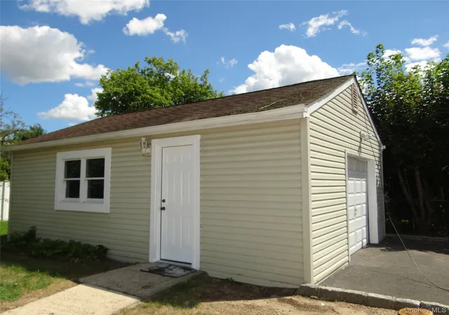 Photo 4 of Single family home for sale at 272 12th Avenue, West Babylon, NY 11704 | MLS# 1043828 | Listing updated on 2026-09-28