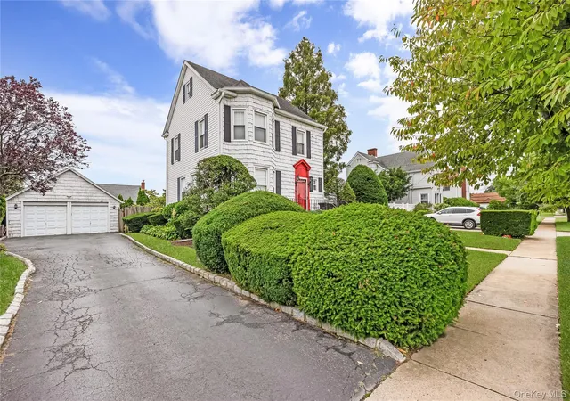 Photo 3 of Sale Pending at 94 Fallwood Pkwy, Oyster Bay, NY 11735 | MLS# 1043870 | Listing updated on 2026-10-03