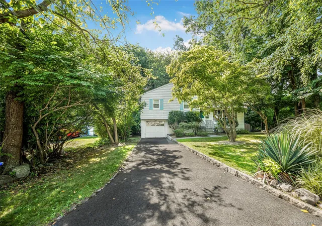 Photo 2 of Single family home for sale at 13 Vista Pl, Greenburgh, NY 10530 | MLS# 1043979 | Listing updated on 2026-09-29