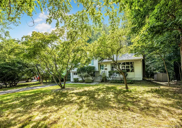 Photo 3 of Single family home for sale at 13 Vista Pl, Greenburgh, NY 10530 | MLS# 1043979 | Listing updated on 2026-09-29