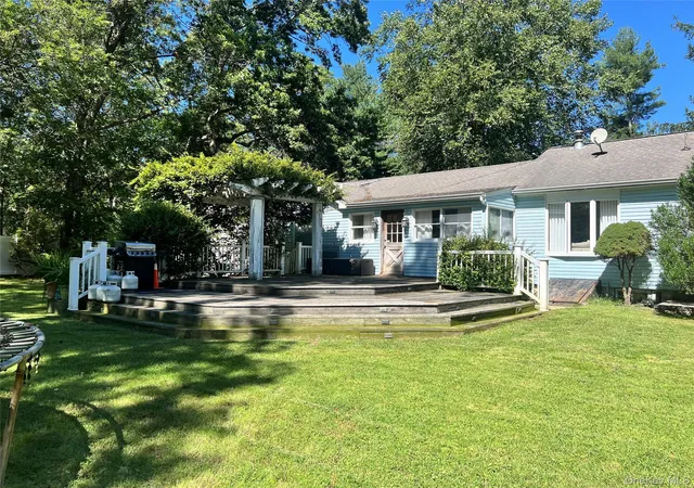 Photo 3 of Single family home for sale at 1029 Wading River Manor Rd, Riverhead, NY 11949 | MLS# 1044264 | Listing updated on 2026-09-11