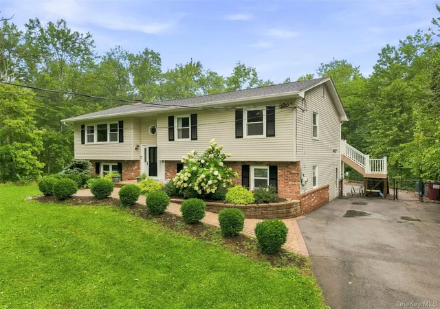 Photo 1 of Single family home for sale at 193 Old Dutch Holw Rd, Warwick (town), NY 10950 | MLS# 1044317 | Listing updated on 2026-09-15