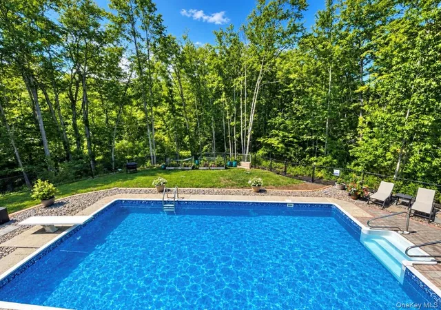 Photo 2 of Single family home for sale at 193 Old Dutch Holw Rd, Warwick (town), NY 10950 | MLS# 1044317 | Listing updated on 2026-09-15