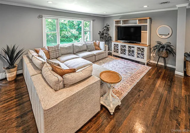 Photo 4 of Single family home for sale at 34 Waterbury Rd, Warwick (town), NY 10990 | MLS# 1044401 | Listing updated on 2026-09-11