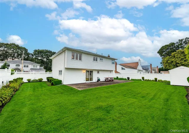 Photo 3 of Single family home for sale at 93 Toronto Ave, Oyster Bay, NY 11758 | MLS# 1044539 | Listing updated on 2026-10-07