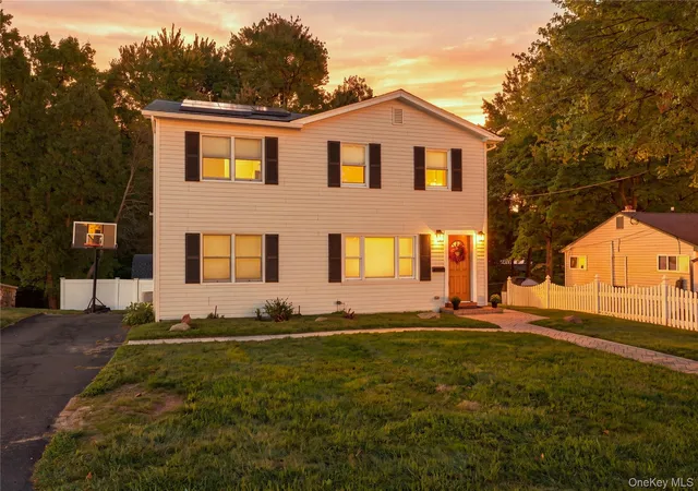 Photo 2 of Single family home for sale at 8 Loran Ct, Clarkstown, NY 10954 | MLS# 1044629 | Listing updated on 2026-10-04