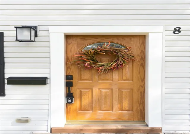 Photo 3 of Single family home for sale at 8 Loran Ct, Clarkstown, NY 10954 | MLS# 1044629 | Listing updated on 2026-10-04