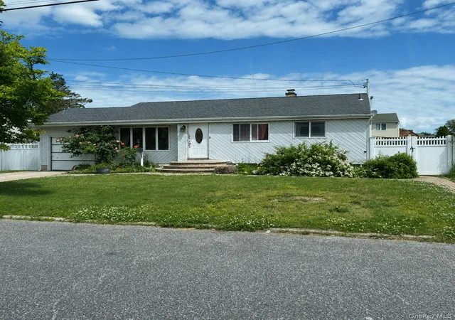 Photo 1 of Single family home for sale at 11 Franklin St, Islip, NY 11717 | MLS# 1044792 | Listing updated on 2026-09-11