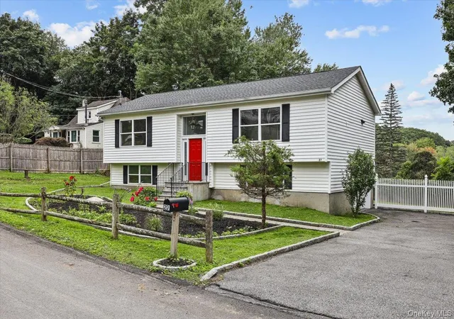 Photo 3 of Single family home for sale at 27 Dunwoodie Rd, Kent, NY 10512 | MLS# 1044822 | Listing updated on 2026-10-05