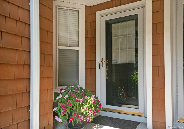 Photo 2 of Condo for sale at 31 Glen Hl Ln #31, Greenburgh, NY 10591 | MLS# 1044880 | Listing updated on 2026-09-13