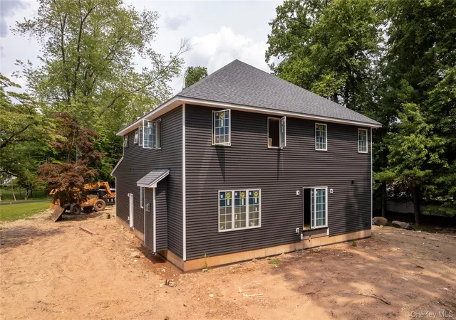 Photo 3 of Single family home for sale at 354 Holt Dr, Orangetown, NY 10965 | MLS# 1044988 | Listing updated on 2026-10-01