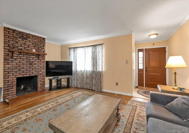 Photo 3 of Condo for sale at 88 E Valley Strm Blvd #6, Hempstead, NY 11580 | MLS# 1044993 | Listing updated on 2026-09-15