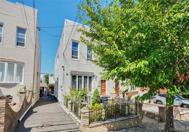 Photo 1 of House for sale at 2977 Harding Ave, New York, NY 10465 | MLS# 1045072 | Listing updated on 2026-10-01