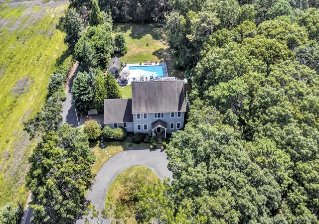 Photo 2 of Single family home for sale at 147b Old Country Rd, Southampton, NY 11960 | MLS# 1045104 | Listing updated on 2026-09-13